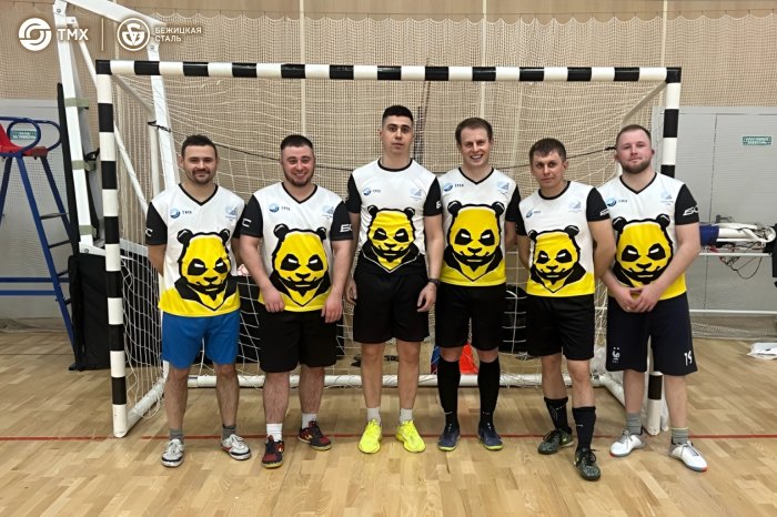 Футболисты «Бежицкой стали» приняли участие в турнире, приуроченном к празднованию Дня защитника Отечества.